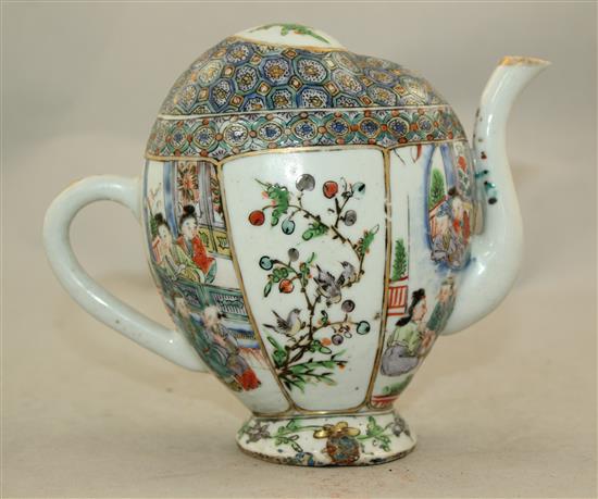 A Chinese enamelled porcelain Cadogan wine pot, 14.5cm